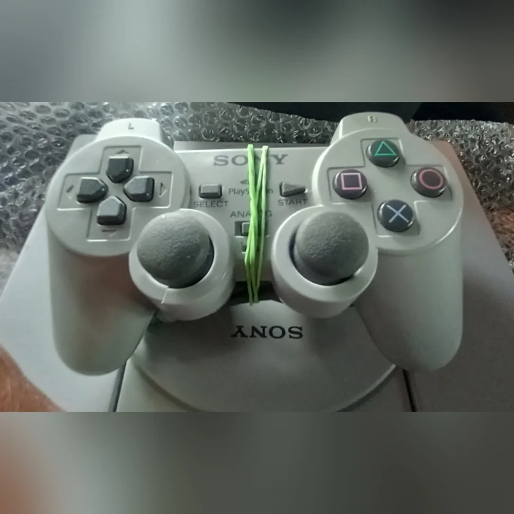 PS1, 3 controllers, 5 games.